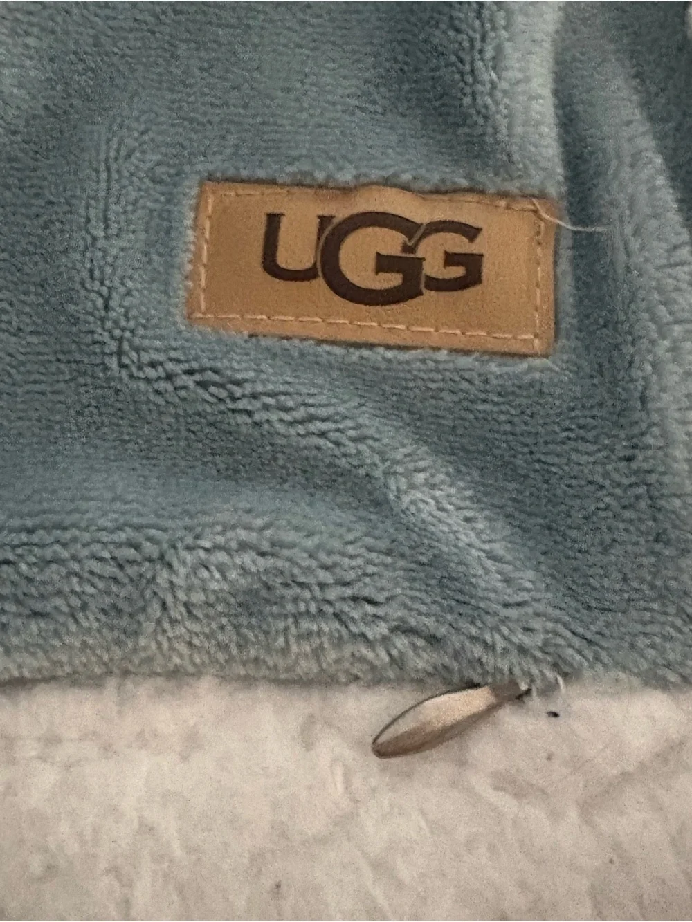 UGG 2 Standard Pillow Sham Covers Blue White Faux Fur Rectangle Solid Zippered